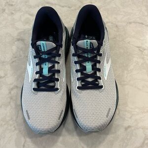 Brooks Adrenaline GTS 22